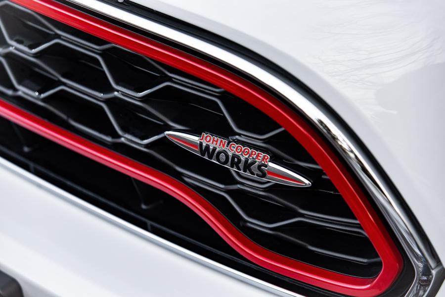 Логотип Mini John Cooper Works Countryman (F60) 2017 года  (NA) (фото 31 из 40)